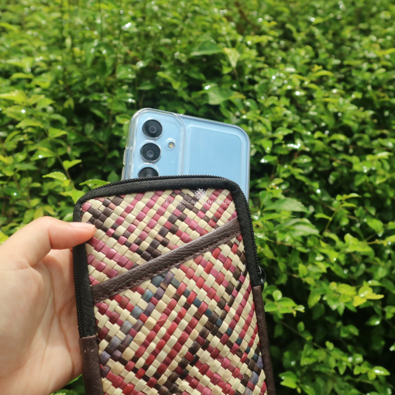 Elegant anyaman pandan case, designed with natural materials for a sophisticated and eco-friendly look, perfect for stylish storage and protection.