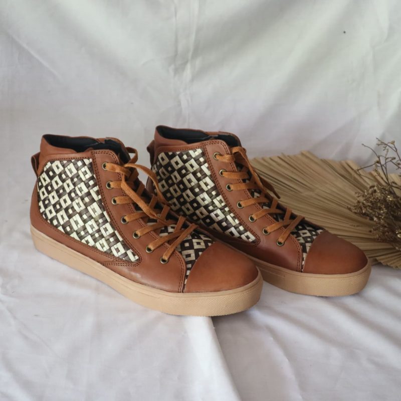 Sepatu Sneakers Coklat